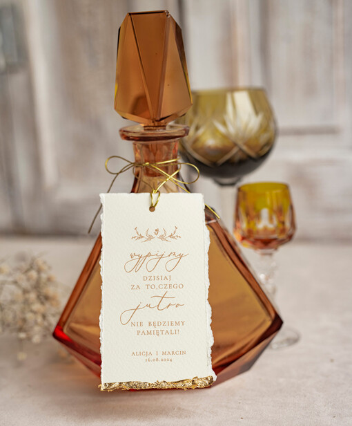  glamour darte zawieszki na alkohol z płatkami złota, etykiety na wódkę weselną ze złotem, zawieszki na wodke weselna z platkami zlota 