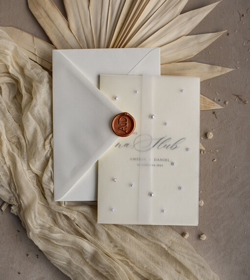  próbki zaproszeń Próbka zaproszenia ślubne z perełkami, minimalistyczne Serwis próbkowy zaproszenie na ślub z perełkami i kalką, rwane złocone zaproszenie na ślub cywilny perły