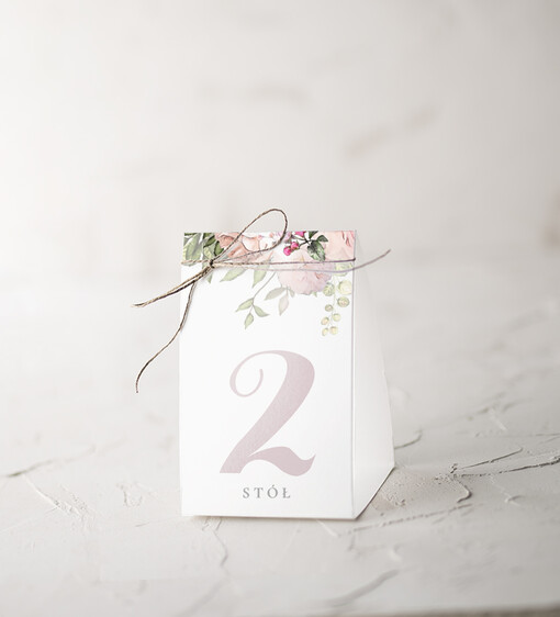  Rustykalne usadzenie gości numery na stół weselny, styl rustykalny prostota i minimalizm