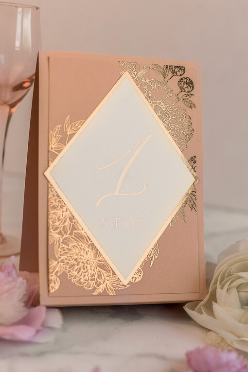  Glamour numery na stoły weselne, złote w stylu glamour
