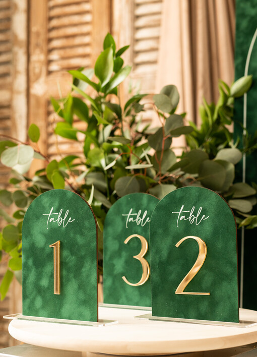  Glamour welurowe numerki na stoly weselne, zlote numerki na stol weselny, numeracja stołów weselnych, zielone numerki na stół weselny