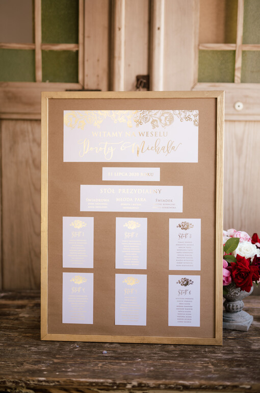  Glamour welurowe złota ekologiczna tablica informacyjna dla gości weselnych złote lub srebrne napisy elegenckie  błyszczące róże  