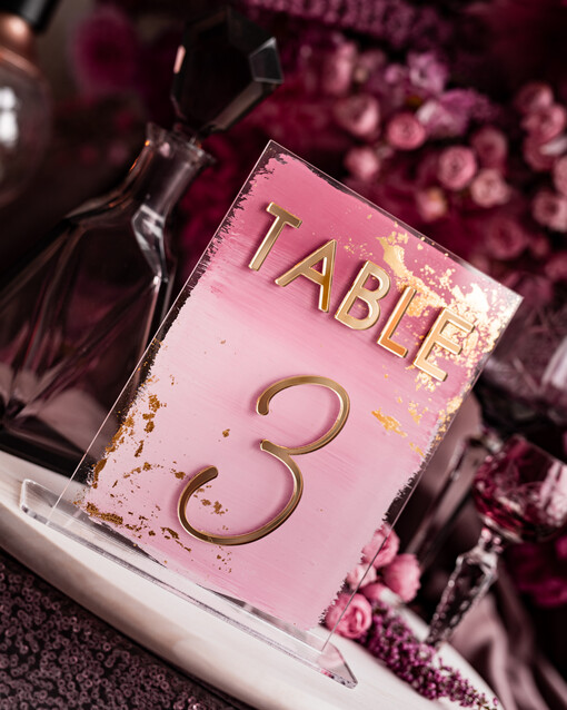  Akryl numerki na stół weselny, akrylowe numery na stół weselny, złoty numerek na stoły weselne, numeracja stolow na weselu, eleganckie numerki na stol weselny