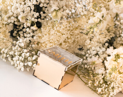  glamour złota szkatułka na obrączki, złote pudełeczko na obrączki, ekskluzywne pudełko na obrączki, eleganckie ozdobne eleganckie pudełko na biżuterię