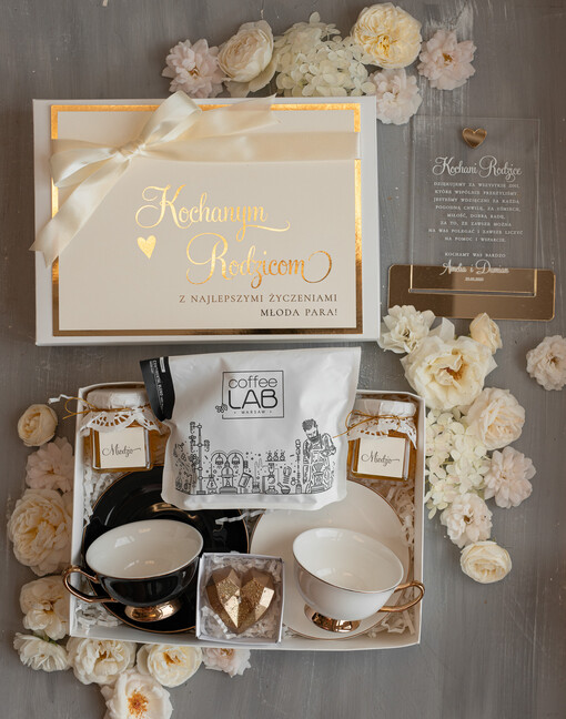  zestawy prezentowe kubki filiżanki podziękowania ślubne dla rodziców, filiżanki biała i czarna dla Rodziców, prezent dla Rodziców na weselu, podziękowanie dla Rodziców od Młodej Pary