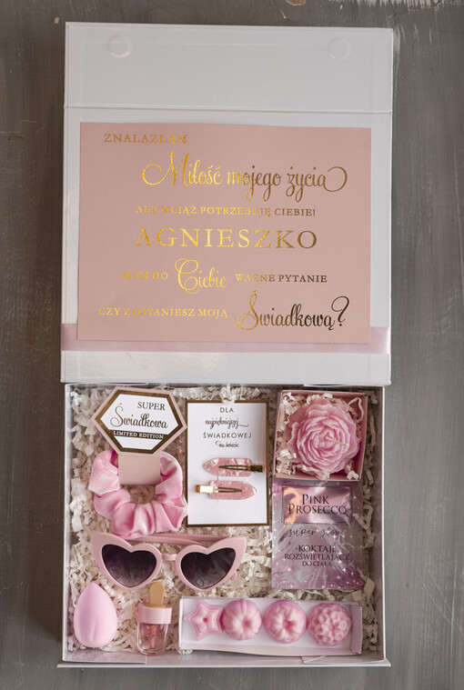  boxy prezentowe dla Świadkowej, prośba o świadkowanie  czy zostaniech moją druhną prośba o świadkowanie pomysł na prezent dla świadkowej, box kosmetyczny dla świadkowej i druhny, oryginalny prezent dla świadkowej