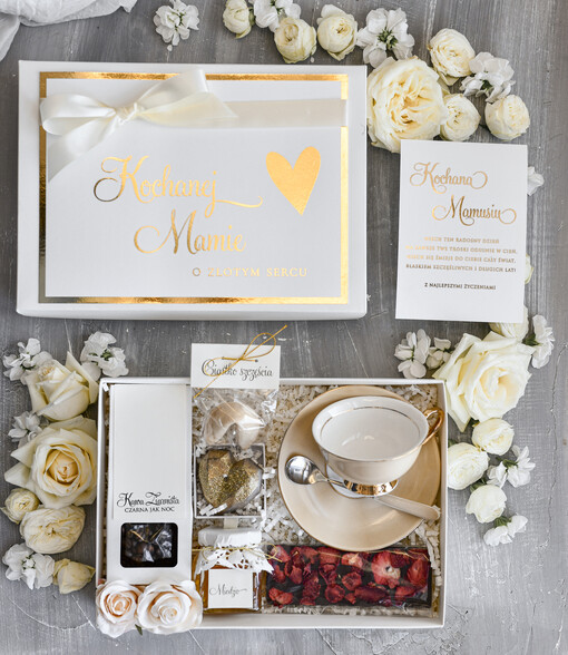 Prezenty dla Mamy zestawy w welurowych i ozdobnych pudełkach  Zestaw Prezentowy na Dzień Mamy - Box Upominek Kubek z napisem Mama idealna