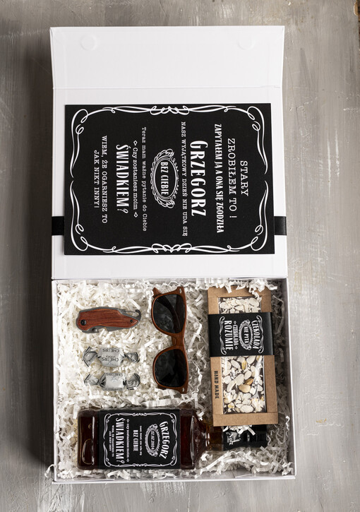  boxy prezentowe dla Świadka  męski zestaw dla świadka prośba o świadkowanie, fajne zestawy dla faceta na prezent, pomysł na prezent dla świadka, tematyczne zestawy prezentowe dla świadka