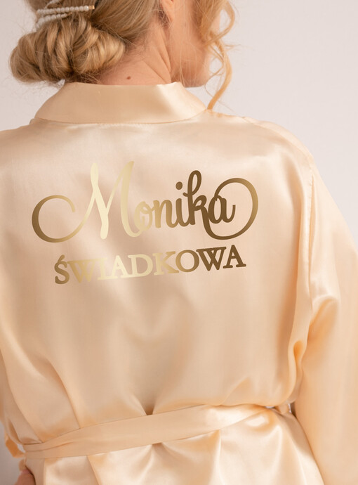  Szlafrok dla Świadkowej / Druhny / Mamy     Satynowy  szlafrok z napisem na plecach dla świadkowej, satynowy złoty szlafrok dla Panny Młodej 