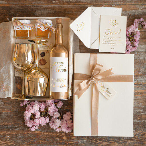  zestawy i akcesoria do wina i drinków prezent na ślub dla Młodej Pary, prezenty z okazji ślubu dla Pary Młodej, pomysł jak wręczyć pieniądze dla nowożeńców, elegancki prezent dla Młodej Pary