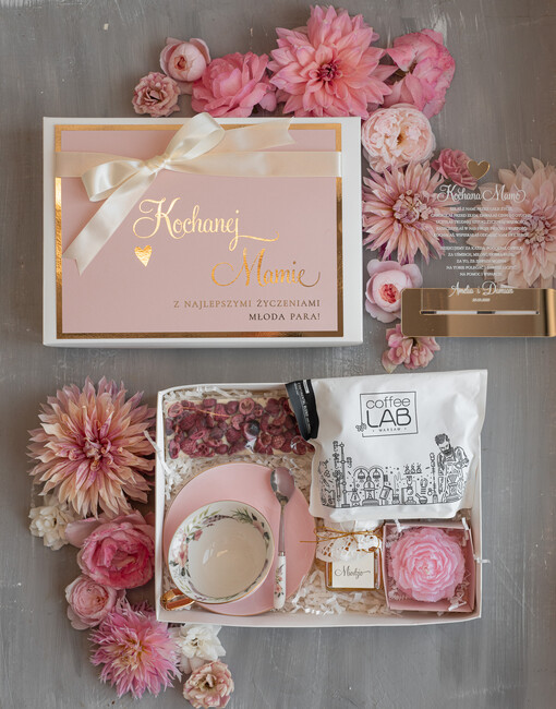  zestawy z kubkiem lub filiżanką   Pomysł na podziękowanie dla Mamy na weselu, fajne pomysły na prezent dla Mamy, ślubne podziękowania dla Mamy, box prezentowy dla mamy, zestawy prezentowe dla Mamy