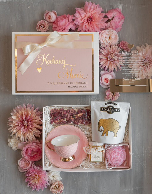  zestawy z kubkiem lub filiżanką   pomysł na podziękowania dla MamyPomysł na podziękowanie dla Mamy na weselu, fajne pomysły na prezent dla Mamy, ślubne podziękowania dla Mamy, box prezentowy dla mamy, zestawy prezentowe dla Mamy