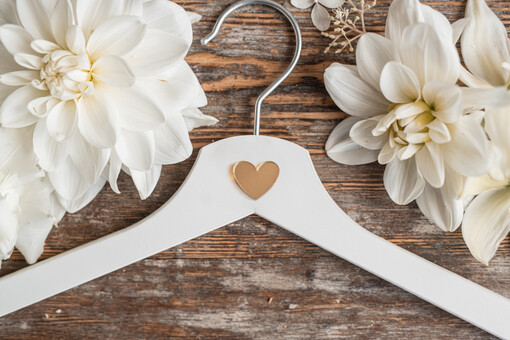  drewniane wieszaki pomysł na prezent dla Pary Młodej wieszak z serduszkiem na suknię ślubną 