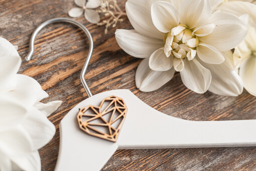  drewniane wieszaki drewniany biały wieszak na suknię ślubną Praktyczne prezenty ślubne dla Pary Młodej, wieszaki slubne