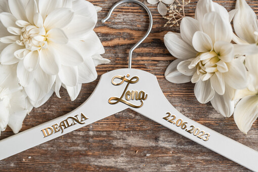  drewniane wieszaki Pomysłowe prezenty na ślub dla Pary Młodej wieszak żona idealna data ślubu, wieszaki ślubne