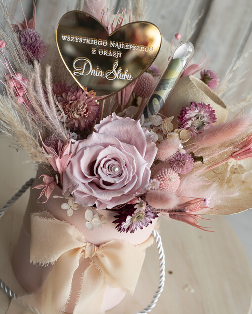  flowerbox, kartki z życzeniami, pudełka na prezenty prezent dla Pary Młodej flowerbox z suszonych kwiatów, pomysł na wręczenie pieniędzy Parze Młodej, kwiaty dla Pary Młodej w pudełku, kompozycja z suszonych kwiatów 