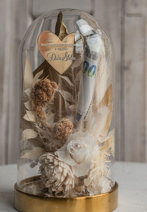  flowerbox, kartki z życzeniami, pudełka na prezenty prezent ślubny dla Pary Młodej, w co zapakować pieniądze dla młodej pary, kompozycja kwiatowa w szklanej kopule, fiolka na pieniądze dla młodej pary, flowerbox z suszków 