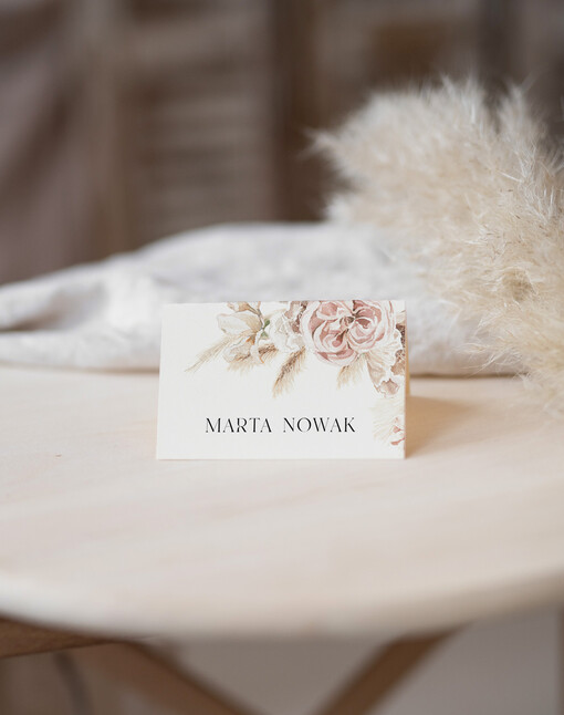  Nowoczesne prosta forma  nowoczesne winietki ślubne, proste wizytówki na stoły weselne, delikatne winietki ślubne, proste winietki dla gości, etykiety na stoły weselne