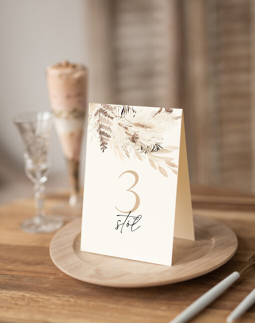  Nowoczesne prosta forma  Eleganckie numerki na stół weselny, numeracja stołów weselnych, proste i delikatne numerki na stoły weselne