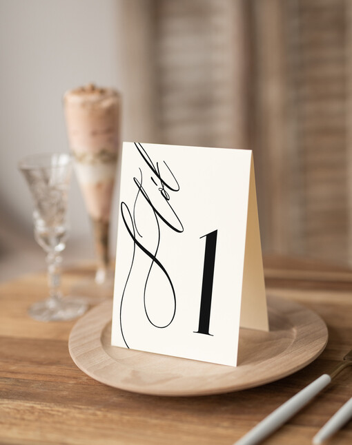  Nowoczesne prosta forma  Eleganckie numerki na stół weselny, numeracja stołów weselnych, proste i delikatne numerki na stoły weselne, dekoracja stołu weselnego 