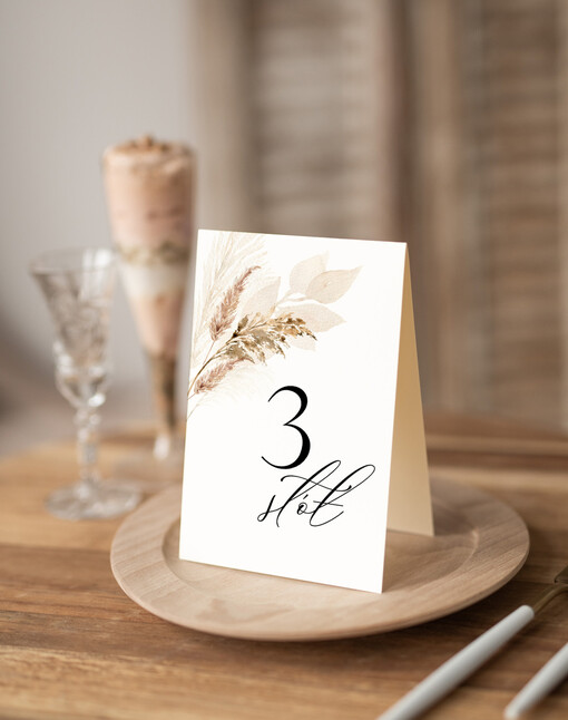  Nowoczesne prosta forma  Eleganckie numerki na stół weselny, numeracja stołów weselnych, proste i delikatne numerki na stoły weselne, dekoracja stołu weselnego 