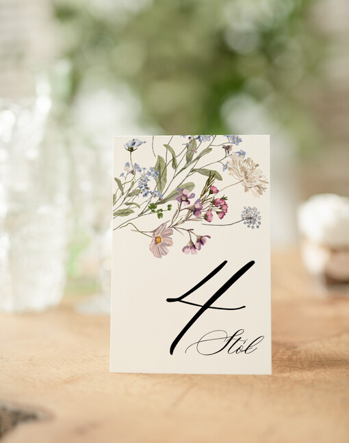  Nowoczesne prosta forma  Eleganckie numerki na stół weselny, numeracja stołów weselnych, proste i delikatne numerki na stoły weselne, dekoracja stołu weselnego 