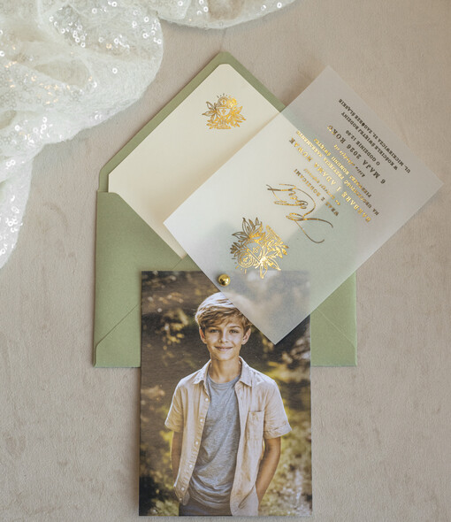  chłopiec szałwiowe złocone zaproszenia na Komunię ze zdjęciem  Kalkowe Zaproszenia komunijne personalizowane