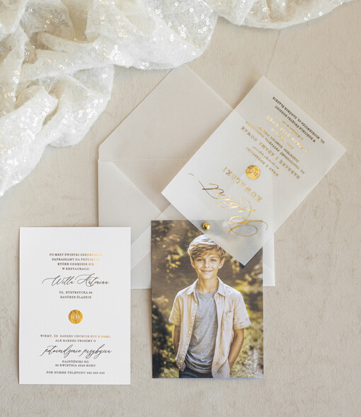  chłopiec złocone zaproszenia na Komunię ze zdjęciem  Kalkowe Zaproszenia komunijne personalizowane