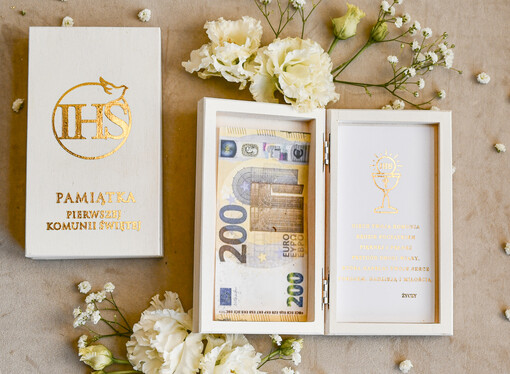 Pamiątki Prezenty na komunię  pamiątki na komunie  białe pudełko pamiątka I Komunii pudełko na pieniądze na Komunię z życzeniami, pudełeczko na pieniądze z dedykacją na I Komunię