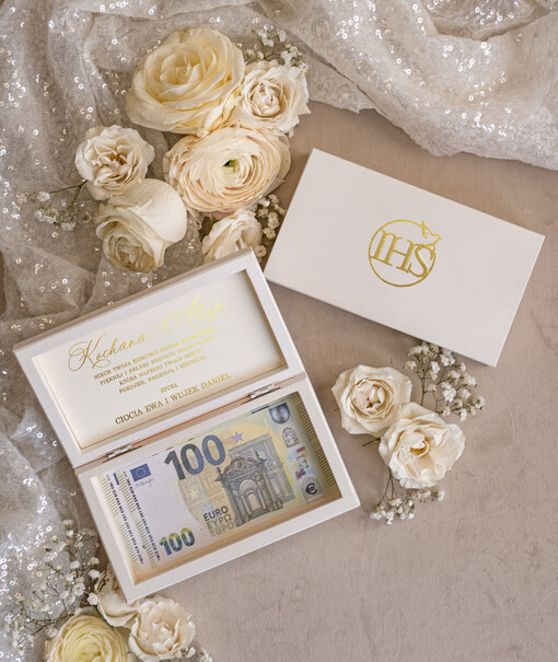  pamiątki na komunie  białe pudełko pamiątka I Komunii Świętej pudełko na pieniądze na Komunię z życzeniami, pudełeczko na pieniądze z dedykacją na I Komunię Świętą, pudełko z Imieniem dziecka na I Komunię