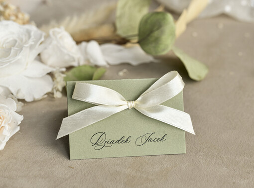  winietki   winietki na komunię, winietka dekoracja stołu na komunii, komunijne winietki z szyfonową wstążką