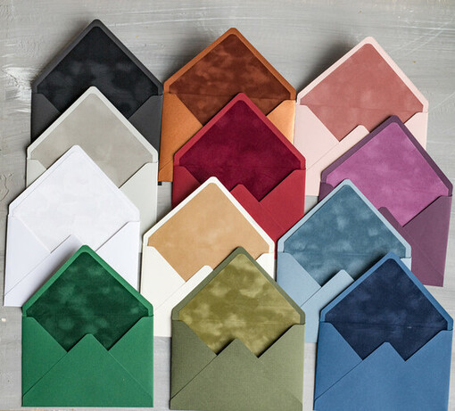 Zaproszenia ślubne dodatki  koperty z welurową wklejką, elegancka welurowa koperta do zaproszeń ślubnych