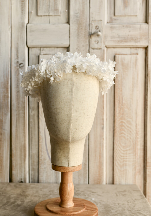 Dodatki dekoracje na komunię  wianki Wianek komunijny z białej hortensji, idealny do stylizacji komunijnej. Wianki komunijne z preparowanych kwiatów 