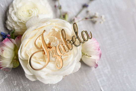 Winietki Eleganckie ozdobne winietki na ślub wizytówki dla gości weselnych 02/zlotyakryl/w