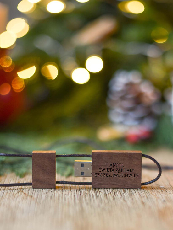 Prezenty oferta dla Firm pendrive podstawki na tablet telefon  zestawy świąteczne prezent z logo firmy drewniany pendrive 03/logoPDV/PDV