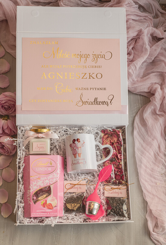 Prezenty dla świadków boxy prezentowy dla Świadkowej, prośba o świadkowanie  pomysł na prośbę o świadkowanie, prezent dla świadkowej zestaw kosmetyków, kubek dla świadkowej, box 12/boxNow/swiadkowa