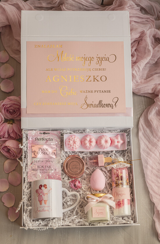 Prezenty dla świadków boxy prezentowy dla Świadkowej, prośba o świadkowanie  pomysł na prośbę o świadkowanie, prezent dla świadkowej zestaw kosmetyków, kubek dla świadkowej, box 11/boxNow/swiadkowa