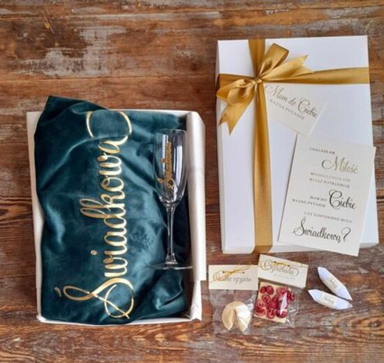 Prezenty dla świadków boxy prezentowy dla Świadkowej, prośba o świadkowanie  prezent dla Świadkowej, prezenty dla świadków, prośba o świadkowanie, welurowy szlafrok dla świadkow 01/SzlVel/swiadkowa