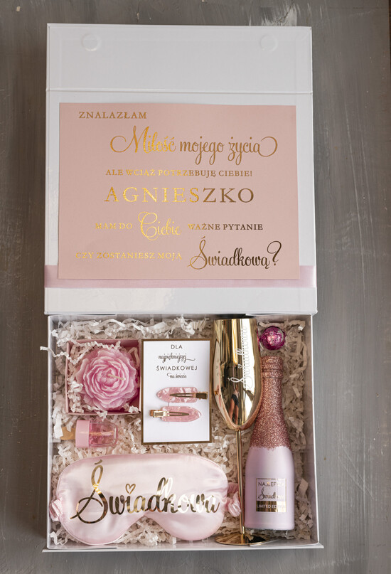 Prezenty dla świadków boxy prezentowy dla Świadkowej, prośba o świadkowanie  pomysł na prośbę o świadkowanie, prezent dla świadkowej zestaw kosmetyków, złoty kieliszek i brokato 18/Nowbox/swiadkowa