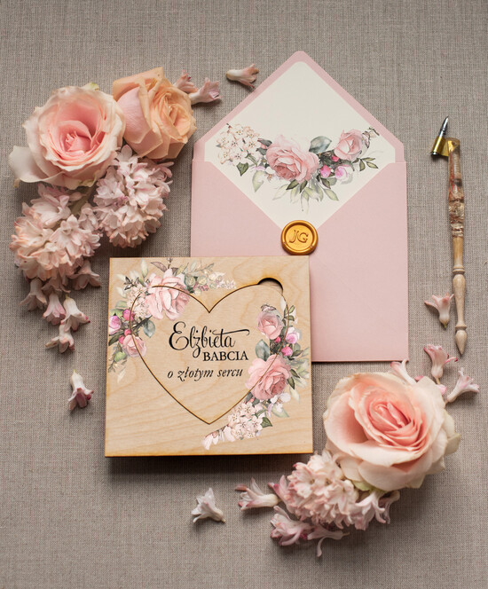 Prezenty dla Babci i Dziadka Prezenty dla Babci  prezenty dla babci drewniana kartka serce z życzeniami  04/karSerce/karB
