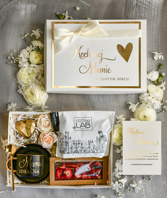 Prezenty dla Mamy zestawy w welurowych i ozdobnych pudełkach  Zestaw Prezentowy na Dzień Mamy - Box Upomienk Kubek z napisem Mama doskonała życzenia 06/boxKUB26/DLAMAMY