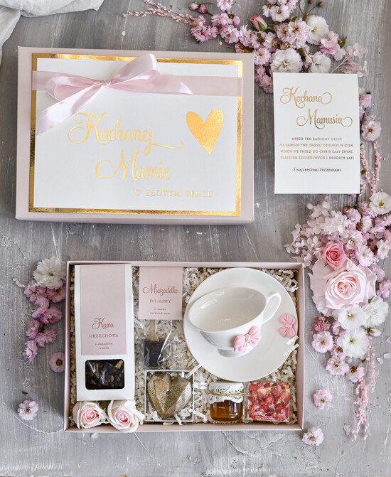 Prezenty dla Mamy zestawy w welurowych i ozdobnych pudełkach  Wyjątkowy prezent dla mamy na Dzień Matki – elegancki, pełen uroku, idealny prezent dla mamy 01/boxRfili6/DLAMAMY