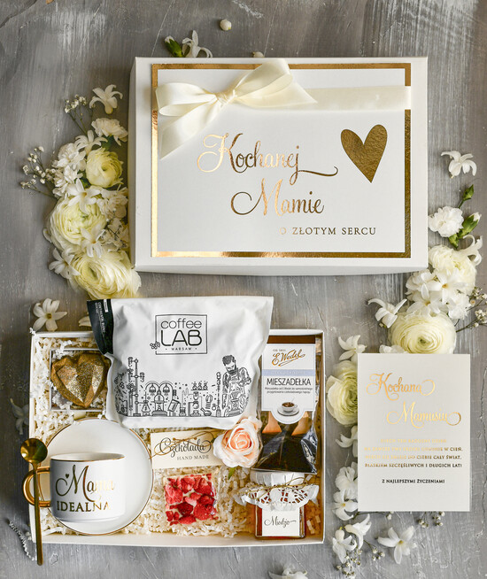 Prezenty dla Mamy zestawy w welurowych i ozdobnych pudełkach  Zestaw Prezentowy na Dzień Mamy - Box Upomienk Kubek z napisem Mama doskonała życzenia 01/boxFili26/DLAMAMY