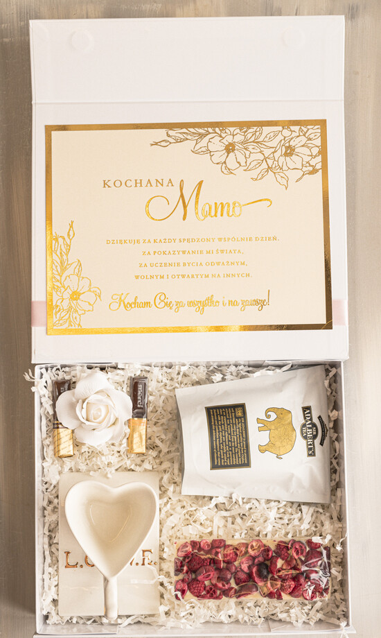 Prezenty dla Mamy zestawy w welurowych i ozdobnych pudełkach  elegancki prezent z okazji dnia mamy, pudełko z filiżanką i herbatą, gotowy do wręczenia prezent dla 09/boxNow/Mama
