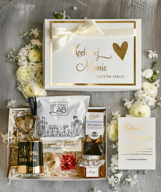 Prezenty dla Mamy zestawy w welurowych i ozdobnych pudełkach  Zestaw Prezentowy na Dzień Mamy - Box Upomienk Kubek z napisem Mama doskonała życzenia 07/boxKUB26/DLAMAMY