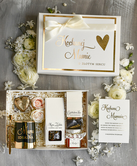 Prezenty dla Mamy zestawy w welurowych i ozdobnych pudełkach  Pomysł na prezent z okazji Dnia Mamy, jaki prezent kupić na Dzień Mamy, boxy prezentowe dla mamy, ze 01/boxKUB26/DLAMAMY