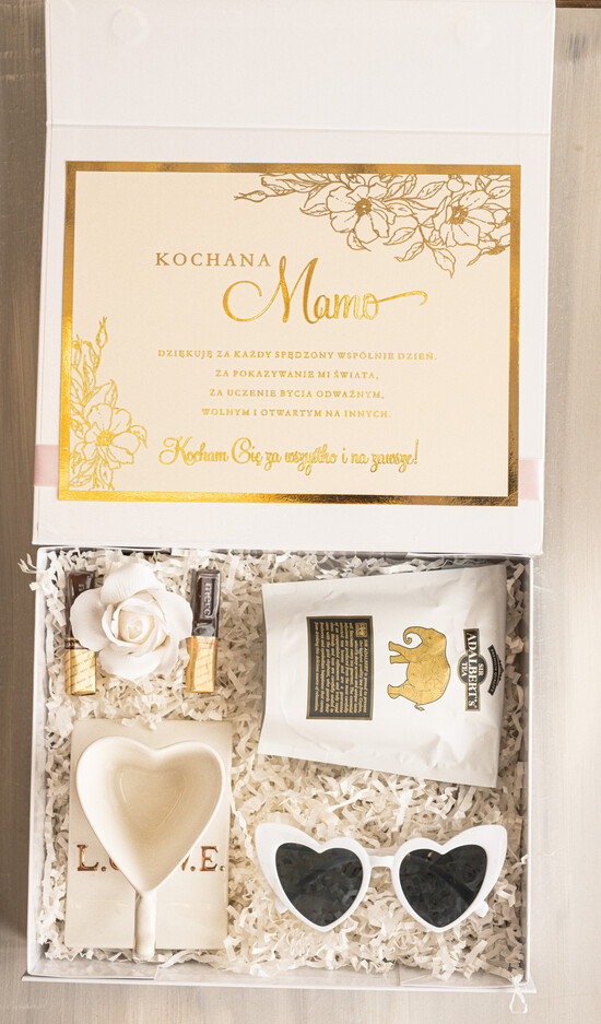 Prezenty dla Mamy zestawy w welurowych i ozdobnych pudełkach  elegancki prezent z okazji dnia mamy, pudełko z filiżanką i herbatą, gotowy do wręczenia prezent dla 10/boxNow/Mama