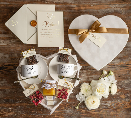  Prezenty dla Młodej Pary  Zestawy z Filiżanką lub Kubkiem prezent dla Pary Młodej personalizowane filiżanki ze spodkiem  01/serceF/MPara