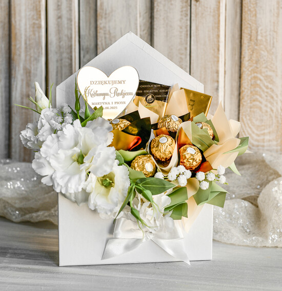 Prezenty, Podziękowania dla Rodziców Kompozycje Kwiatowe / Flowerboxy Piekny flowerbox ze sztucznymi kwiatami i słodyczami to wyjątkowy prezent dla Rodziców jako podzięko 02/fx/Rodzice