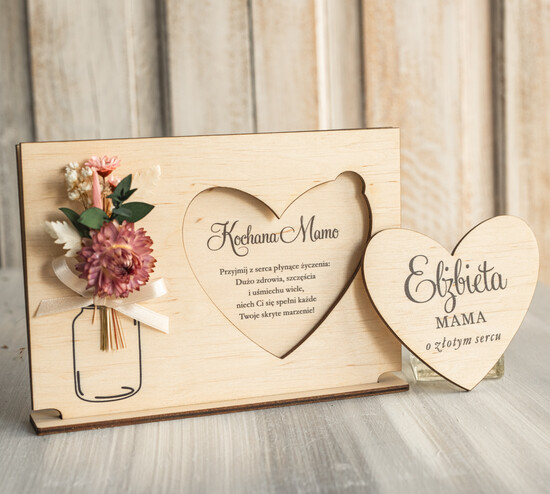 Prezenty dla Mamy flowerboxy, box ze słodyczami  drewniana tabliczka z życzeniami na dzień Mamy prezent dla Mamy z okazji dnia Matki, kwiaty prezent  01/FBkar/Mama